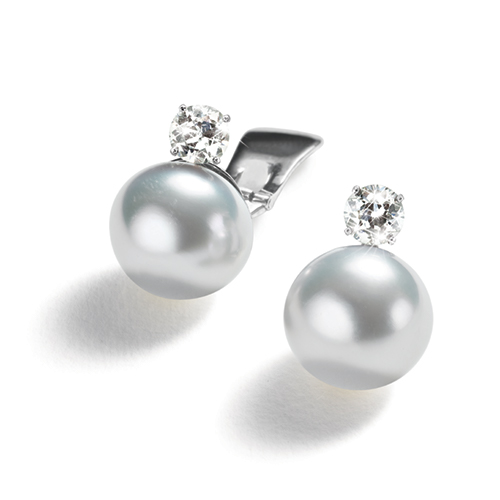 Belperron-Bouton-Earclips in Pearl and Diamond