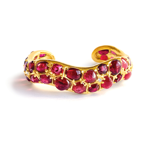 belperron-Serti-Couteau-Wave-Cuff in Spinel and Diamond