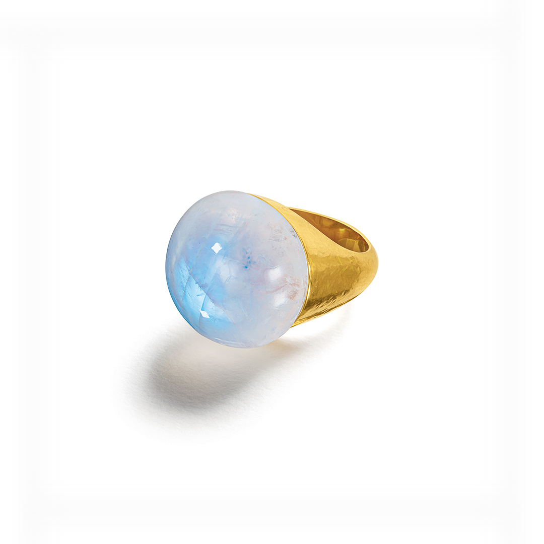 RG03_SG03_S03_Belperron-Bouton-Ring_Moonstone_2026-72dpi_1080x1080_acf_cropped